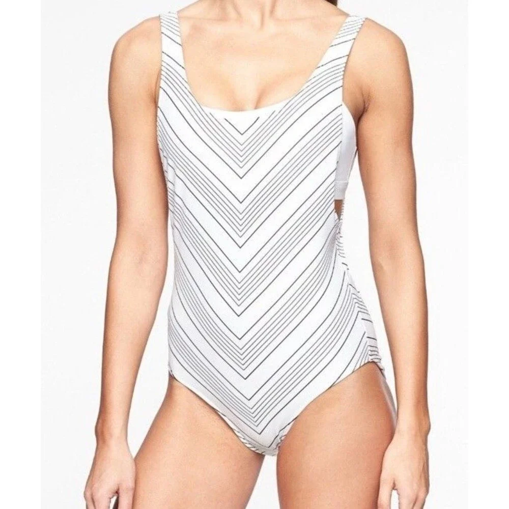 Athleta Chevron High Leg One Piece Swimsuit Size 34D/DD Black & White Stripe